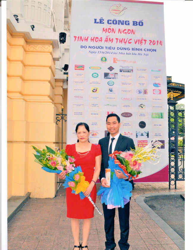 Bà Nguyễn Thị Kiều Loan – chủ tịch HĐQT và ông Nguyễn Bá Toàn – Giám Đốc Công ty Đặc Sản Việt Nam