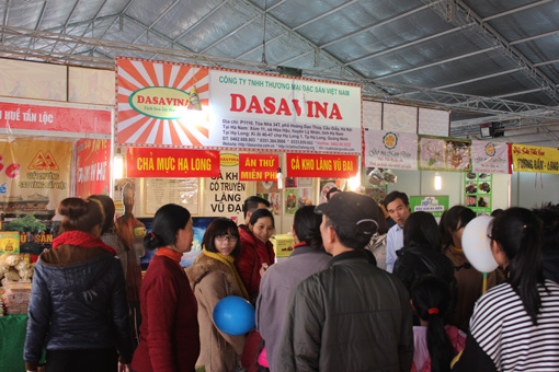 Cá kho làng Vũ Đại thương hiệu DASAVINA tham dự Hội chợ tại Royal City