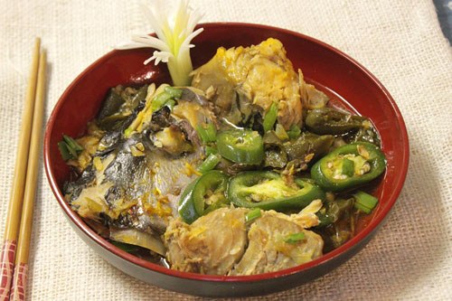 Đầu cá kho ớt xanh