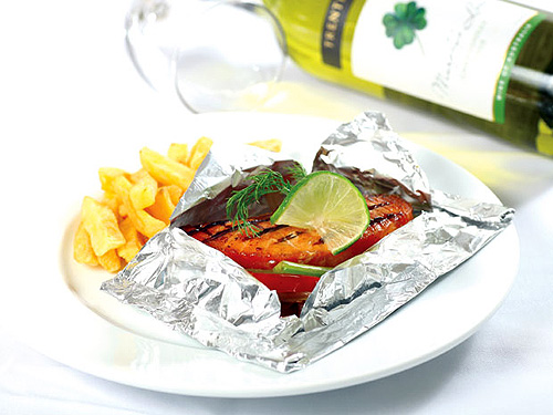 Đổi món cho cả nhà với món Cá hồi nướng giấy bạc cực ngon miệng